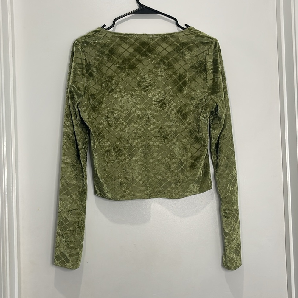 Cotton On Velvet Long Sleeve Crop Top Size Large - Picture 2 of 5
